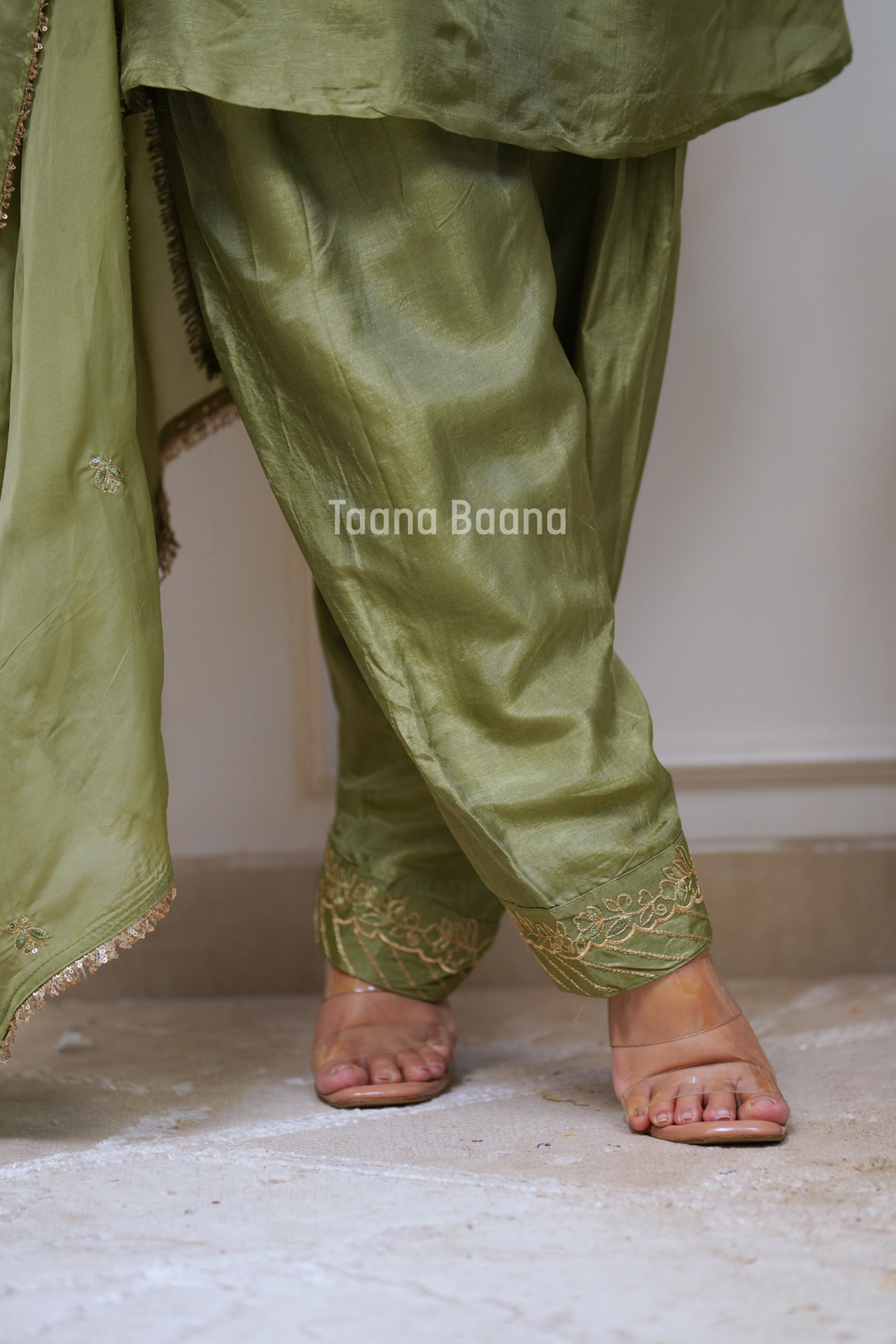 Dupatta Salwar suit