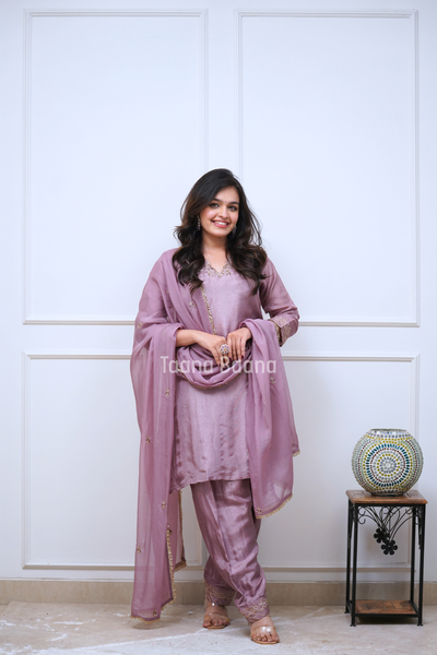 Dupatta Salwar suit