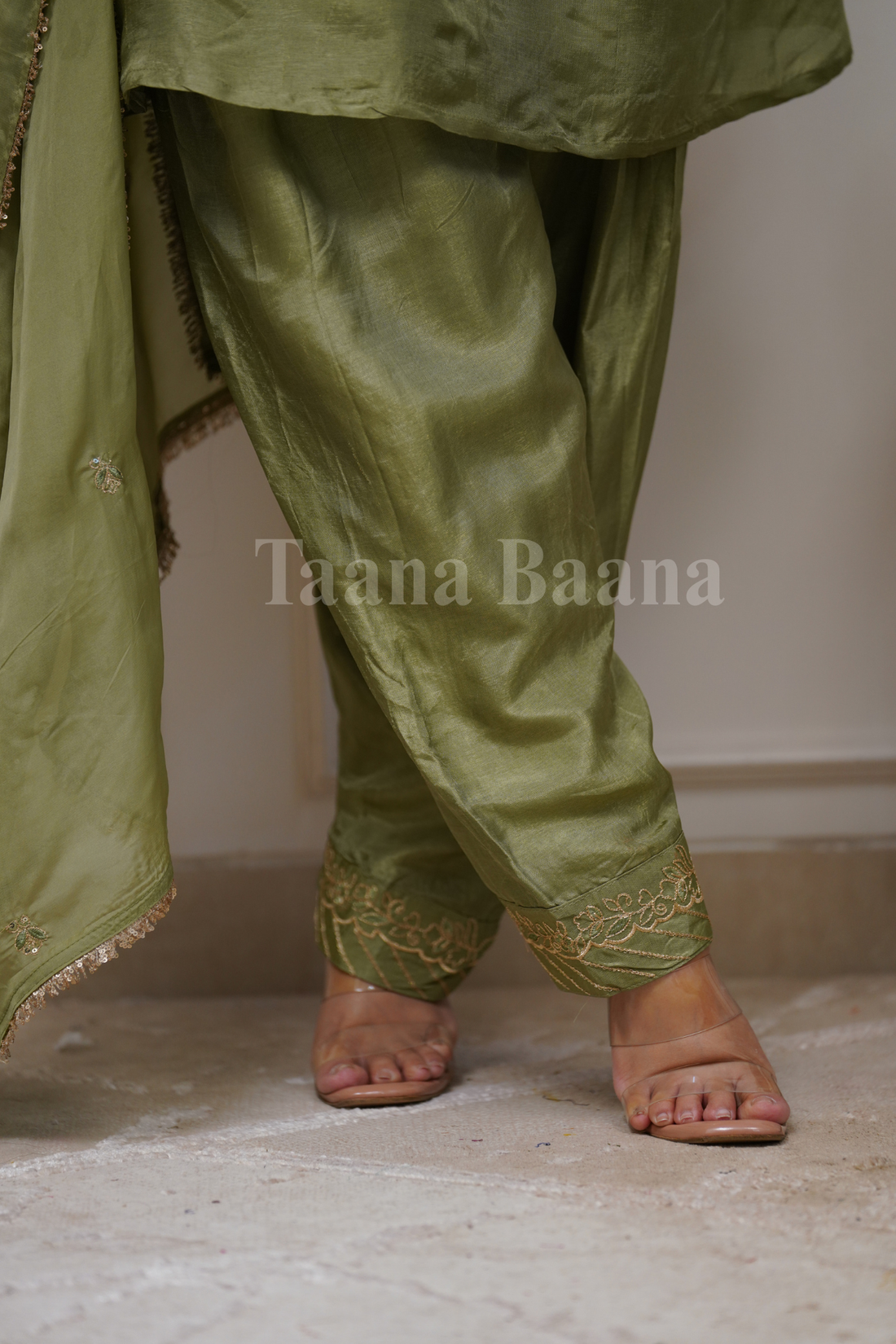 Dupatta Salwar suit