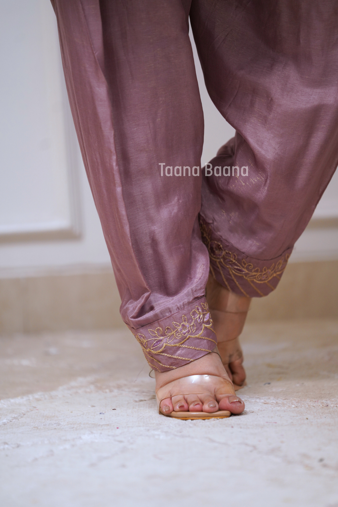 Dupatta Salwar suit